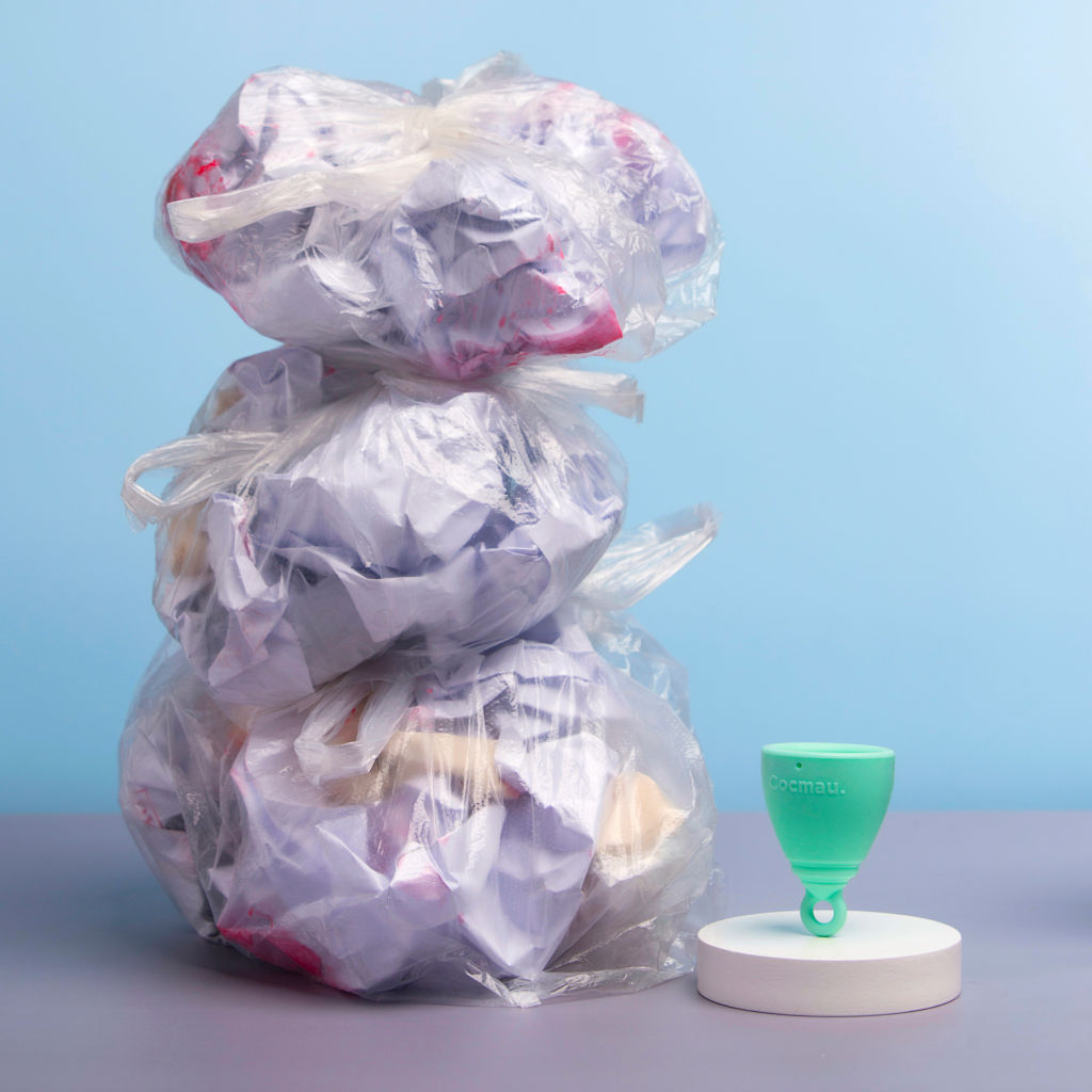 Mỗi chiếc cốc nguyệt san Cocmau thay thế 150kg rác thải nhựa kinh nguyệt, và bàn còn có thể tái chế cốc nguyệt san.